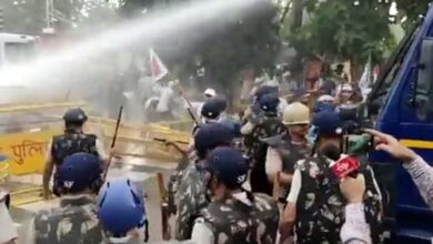 Farmers broke barricades in Haryana, water cannons used