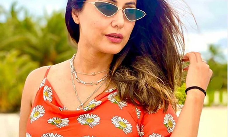 Hina Khan at beach taking sunbath View Photos