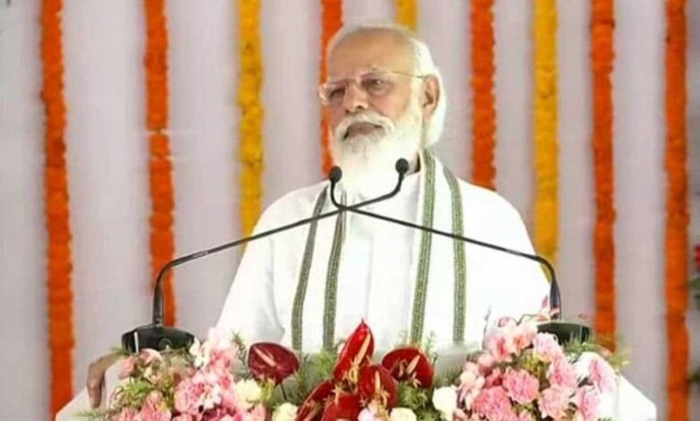 PM Modi praises Yogi Adityanath in Aligarh