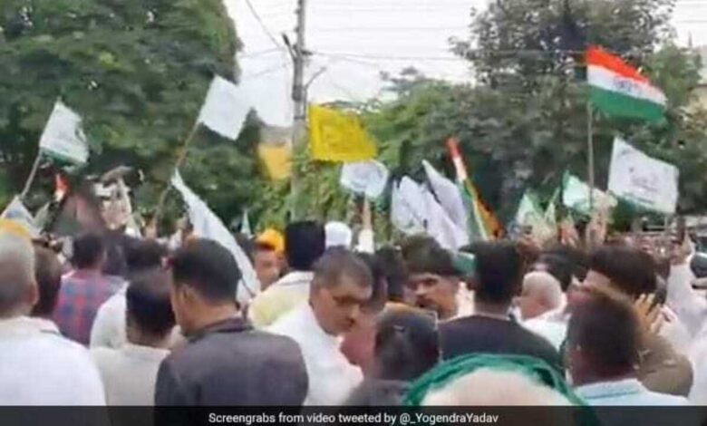 Talks fail farmers march towards mini secretariat in Haryana
