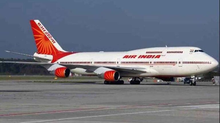 टाटा ने Air India बिक्री के लिए बोली जमा की, सूत्र