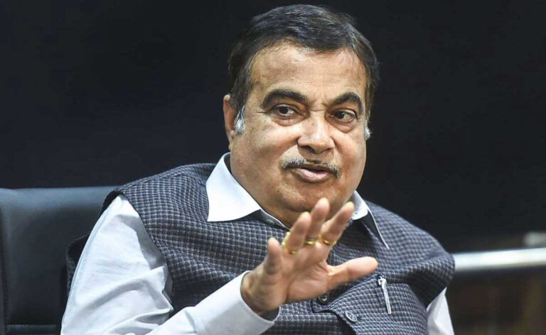 लोकतंत्र दिवस पर Nitin Gadkari: हम दुनिया के लिए आशा की किरण के रूप में खड़े हैं