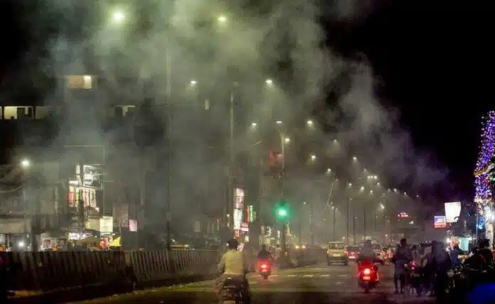 Due to pollution Diwali crackers banned in Delhi