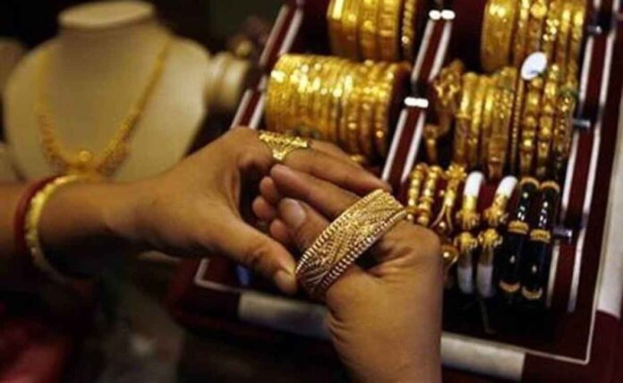 COVID Curse Before Diwali, families forced to sell gold