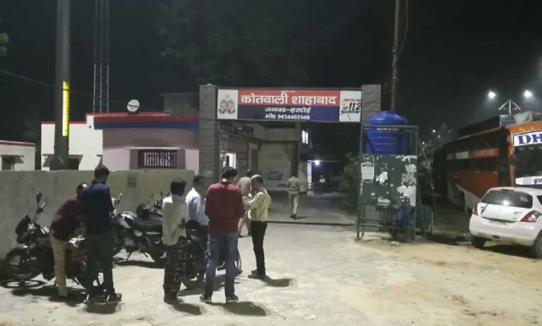 UP Hardoi bike-riders robbed hosiery workers