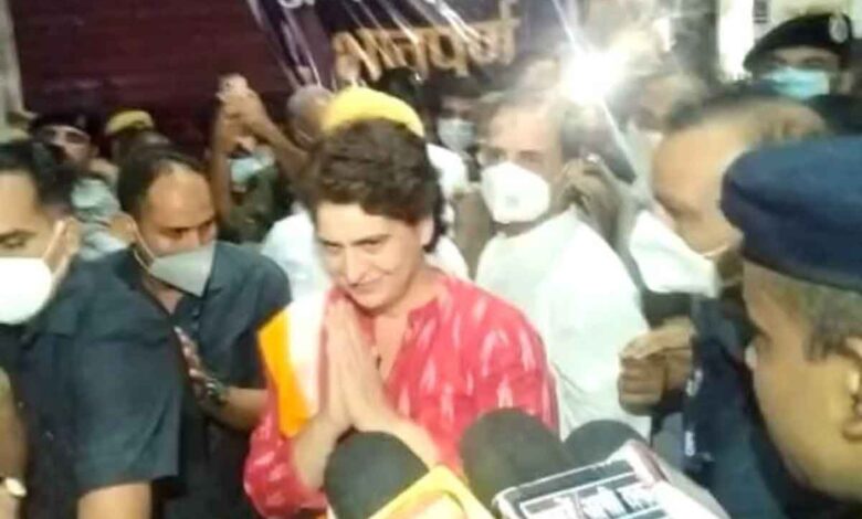 Lakhimpur Kheri: Rahul Gandhi Priyanka leave Sitapur to meet farmers