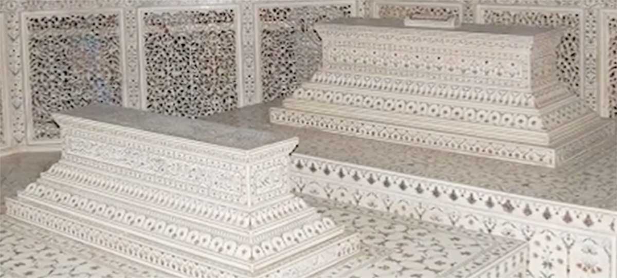 Taj Mahal A message: "Pure love is the soul of life"
