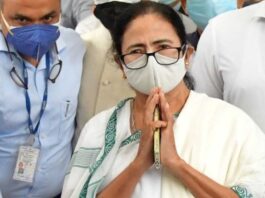 Mamata Banerjee retains chief minister's post with easy victory in bypolls