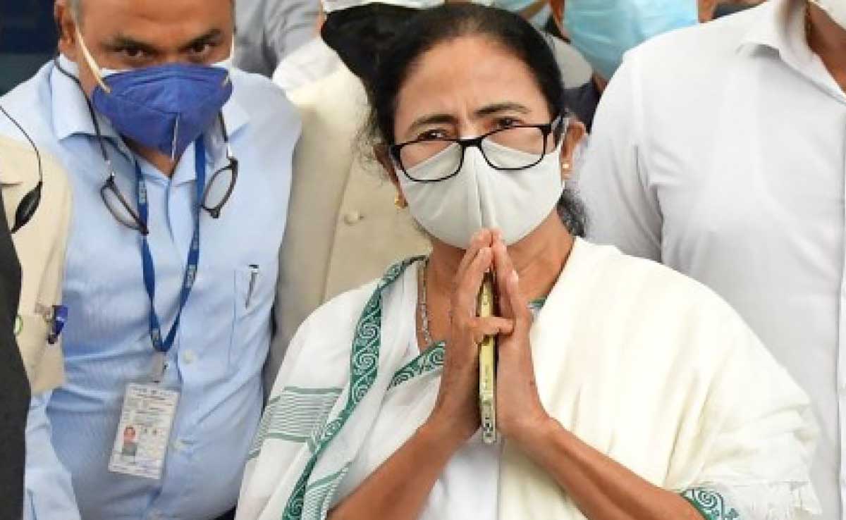 Mamata Banerjee retains chief minister's post with easy victory in bypolls