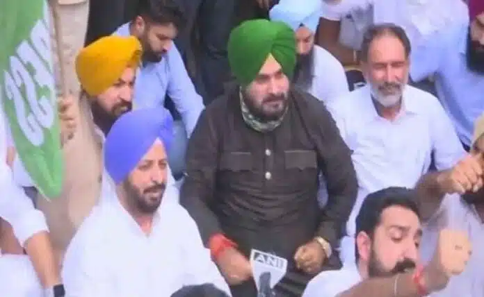 Navjot Sidhu warns up govt over Priyanka gandhi arrest