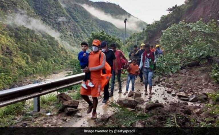 Uttarakhand के रानीखेत, अल्मोड़ा, बारिश के बीच राज्य से कटे, ईंधन की कमी