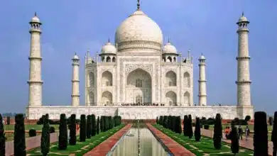 Taj Mahal A message: "Pure love is the soul of life"