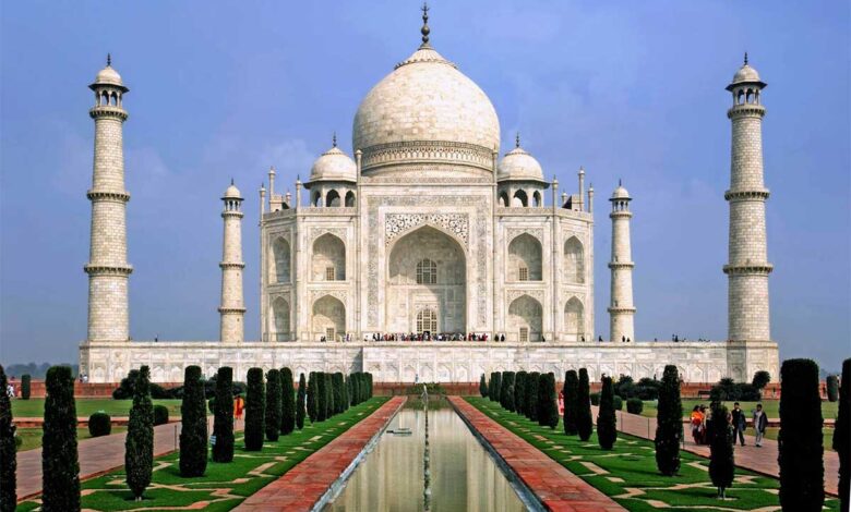 Taj Mahal A message: "Pure love is the soul of life"