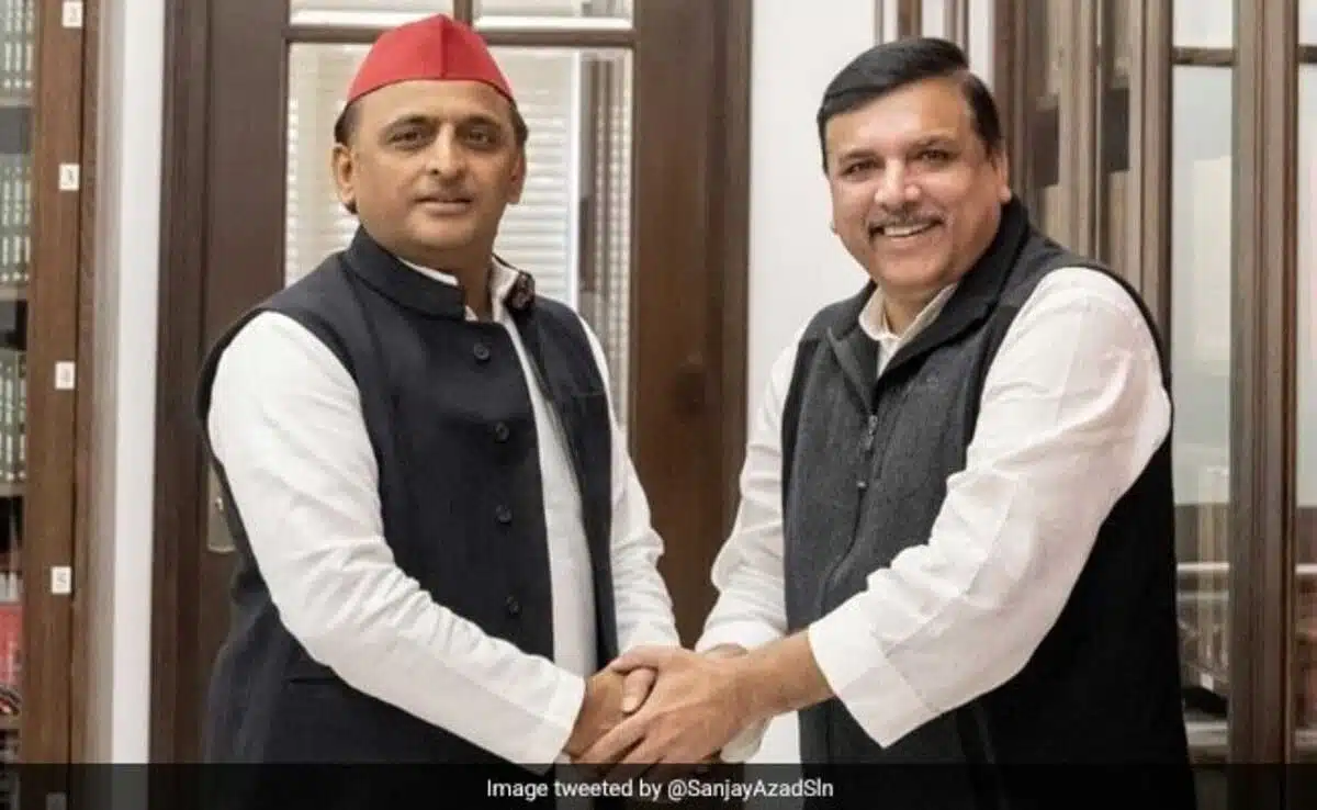 Akhilesh Yadav ने आप नेता से मुलाकात की: गठबंधन की होड़