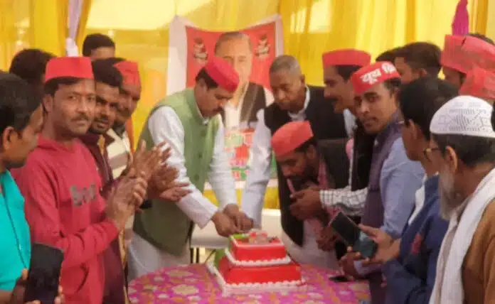 Birthday of Shri Mulayam Singh Yadav ji celebrated with great pomp in Hardoi