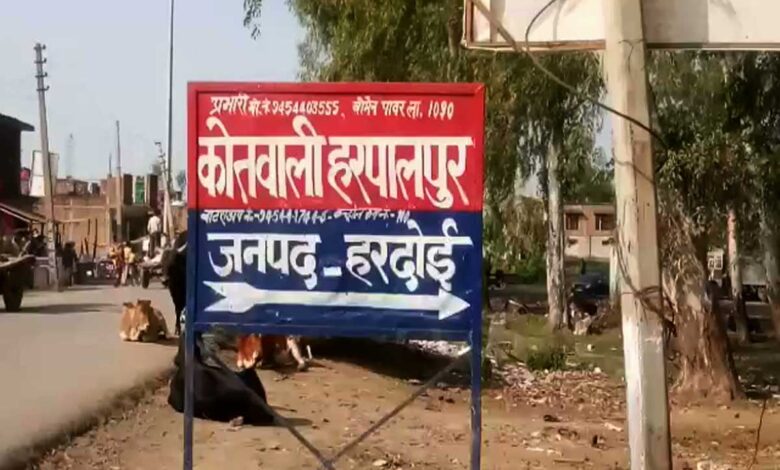 Hanged himself after killing wife daughter in Hardoi