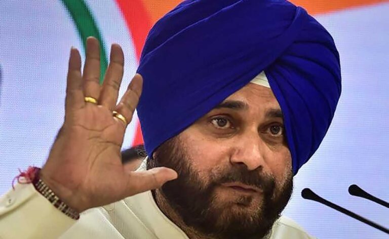 Navjot Sidhu पर पंजाब सरकार के शीर्ष वकील ने हमला किया