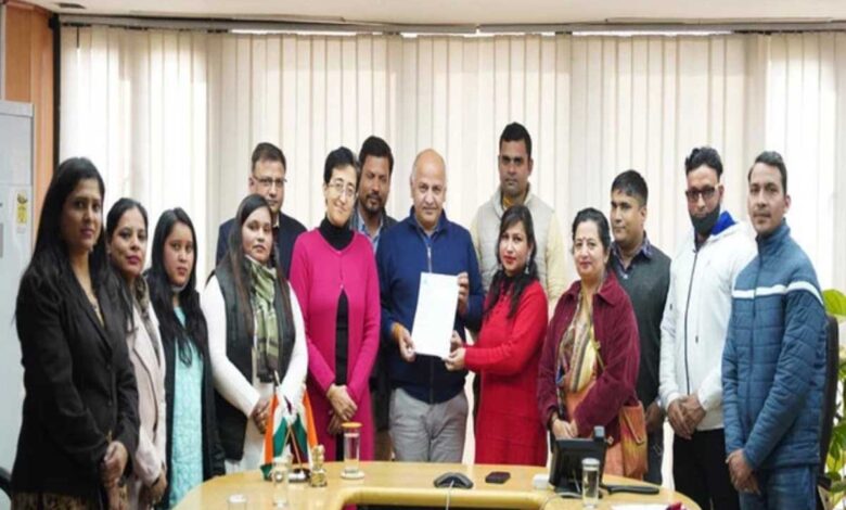 Delhi government will increase the salary of contract guest teachers