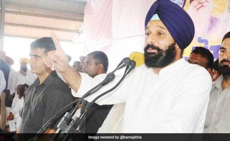 पंजाब के पूर्व मंत्री Bikram Majithia के खिलाफ ड्रग्स मामले में लुकआउट नोटिस