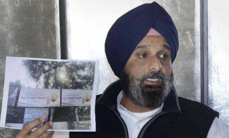 Navjot Sidhu celebration after the case against Bikram Majithia