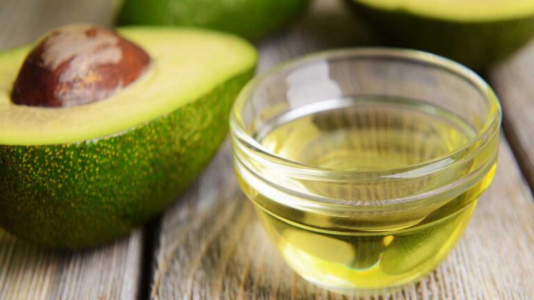 Avocado oil के 10 अद्भुत फायदे, जानें उपयोग और पोषण