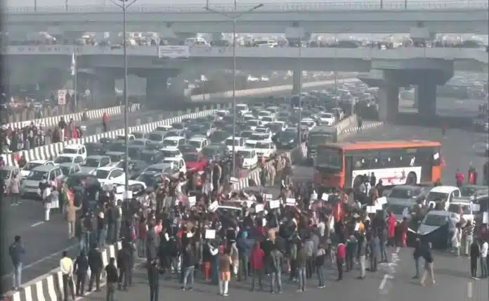 BJP chakka jam against AAP Excise Policy in Delhi
