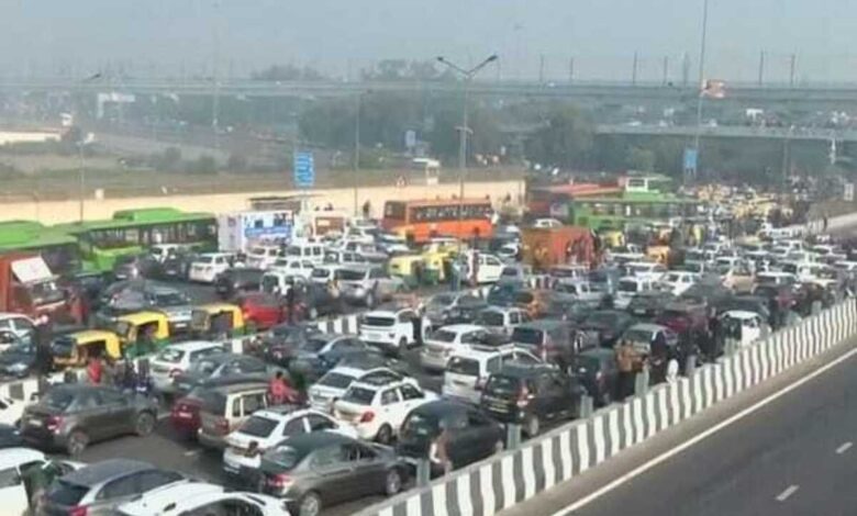 Heavy traffic in Delhi after BJP protest on excise policy