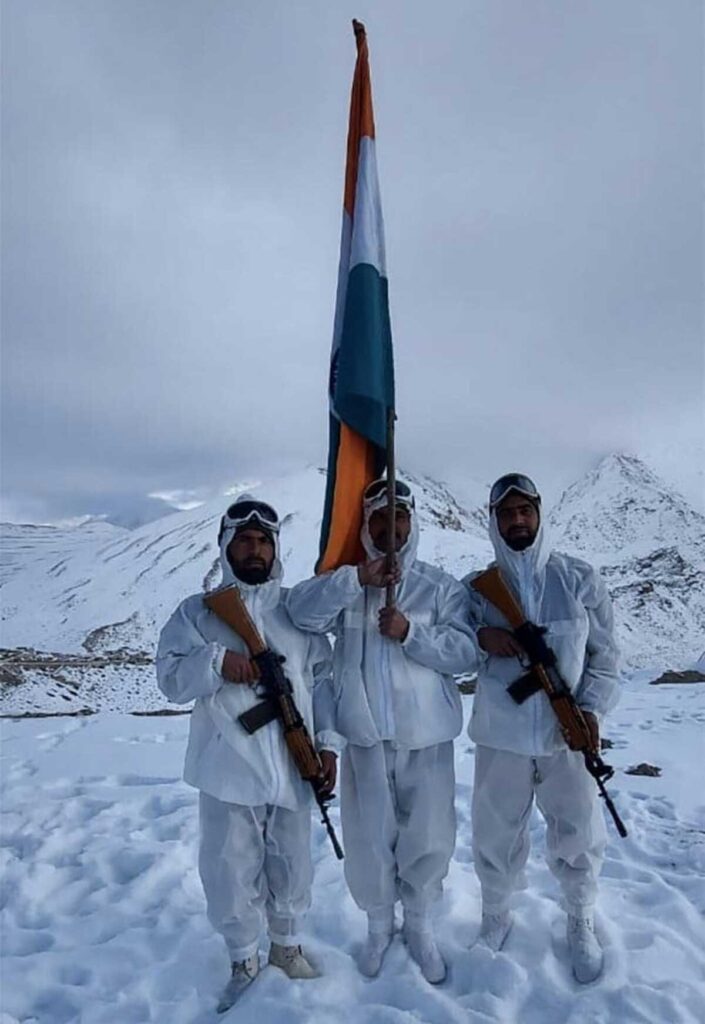 ITBP unfurls the national flag at 15000 feet on Republic Day
