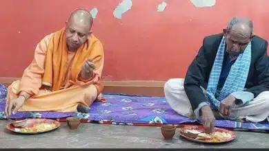 Yogi Adityanath eats at Dalit's house, rebel leaders joins SP