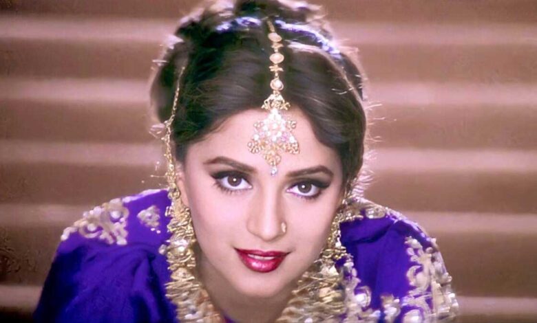 Madhuri Dixit writes birthday note for 'dearest' Farah Khan