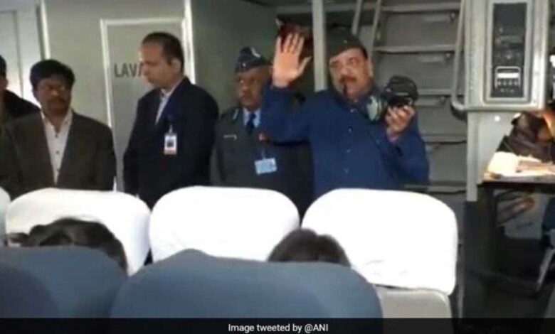 "Modi-ji zindabad," minister says to evacuated students in IAF plane