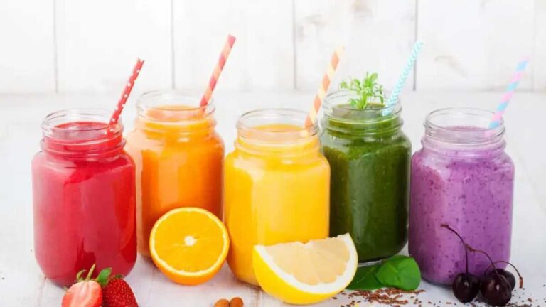 10 Fruit Juices जो आप आसानी से घर पर बना सकते हैं