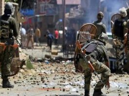 Clashes between stone pelters, jawans after Srinagar encounter