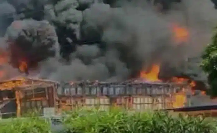 Massive fire at a wedding pandal in Delhi's Rohini