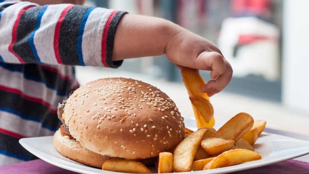 Know the ways to prevent childhood obesity