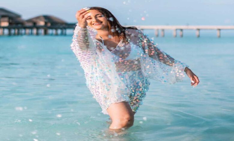 Sonakshi Sinha shares sexy pics from Maldives