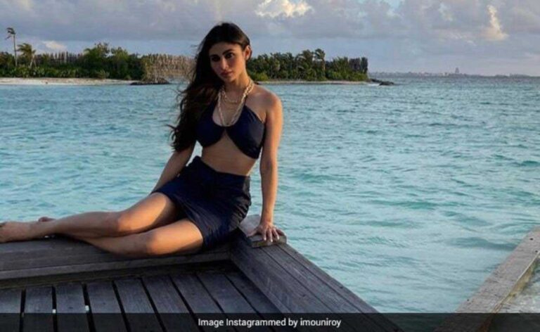 Mouni Roy समुद्र तटों में व्यस्त, देखें तस्वीरें 