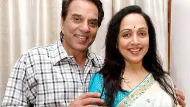 Dharmendra and Hema completed 42 years of marriage.