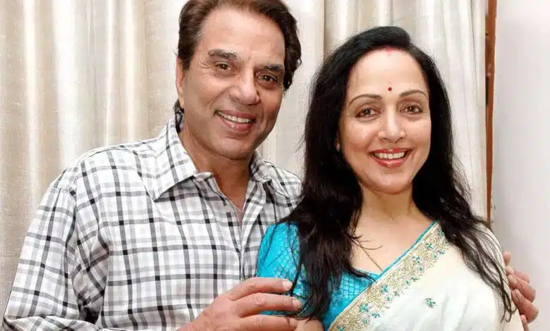 Dharmendra and Hema completed 42 years of marriage.