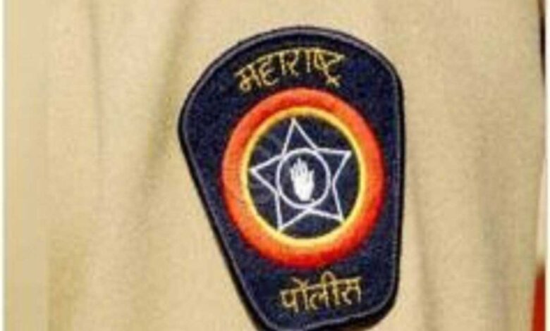 Robbery of rs 1lakh by becoming police officer