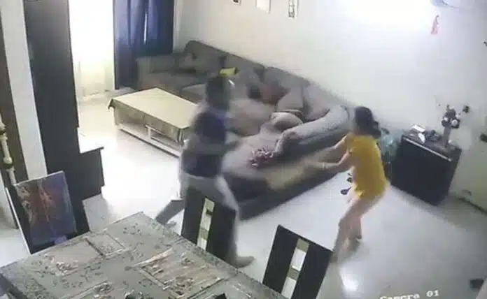 Wife beat up school principal on CCTV