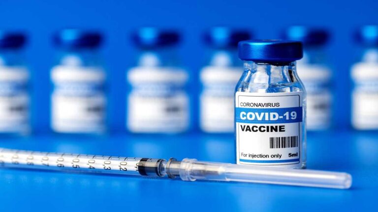 भारत में Covid vaccine की कुल खुराक 190 करोड़ के पार: केंद्र