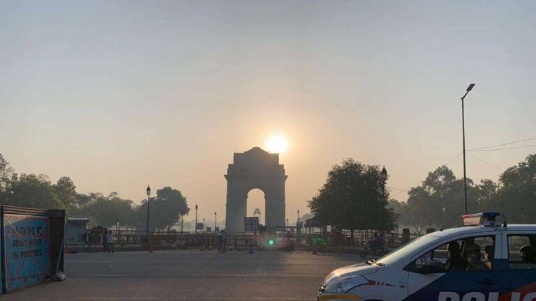 दिल्ली की Heatwave से ख़ुद को बचाने के 10 तरीक़े: जानें 