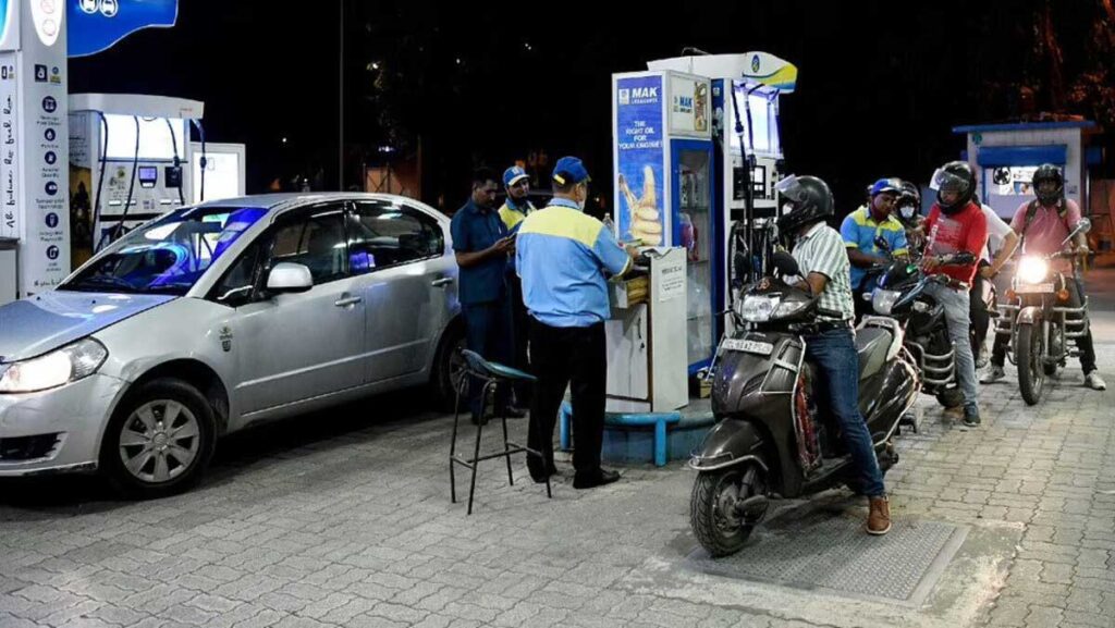 3 states have further reduced the prices of petrol-diesel after the Centre cuts excise duty