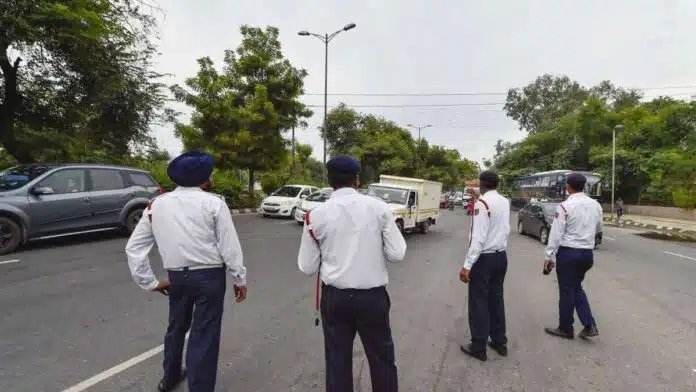 Delhi Traffic Cop thrashed after woman alleges misbehavior