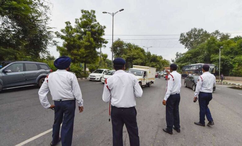 Delhi Traffic Cop thrashed after woman alleges misbehavior