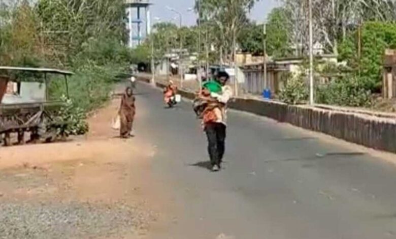 No ambulance, MP family forced to carry body of 4-yr-old child
