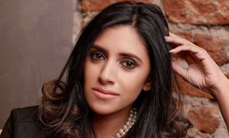 Fashion designer dies due to inhalation of poisonous gas