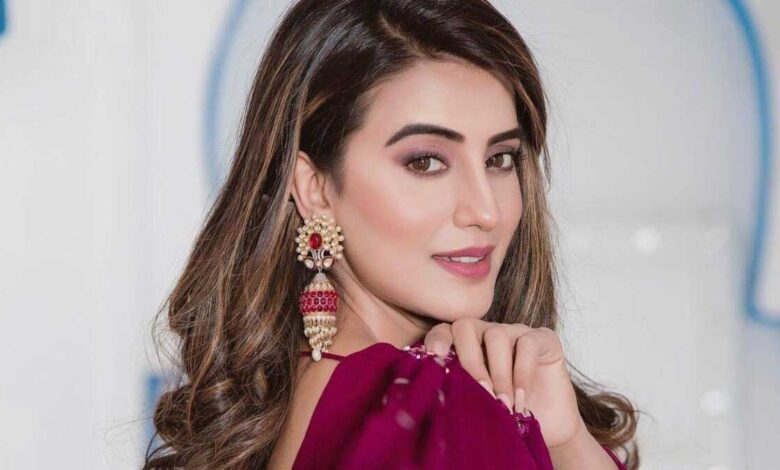 Akshara Singh's Bhojpuri Song 'Don't Touch My Hand' sets a new record