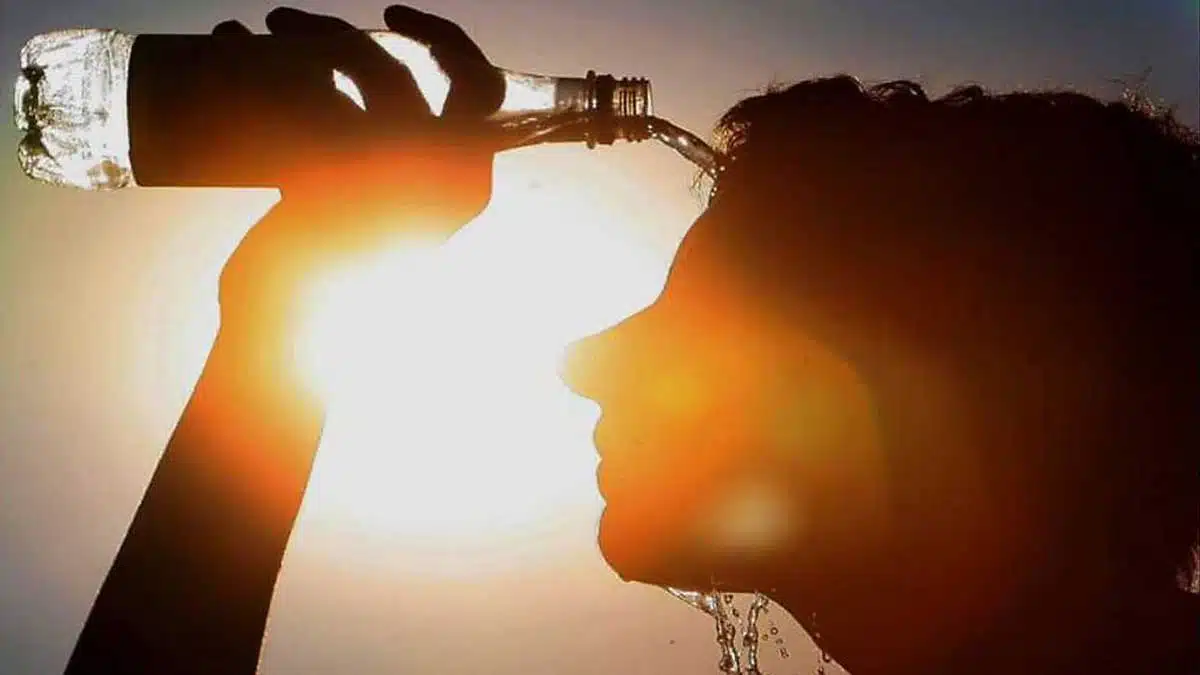 Dehydration की समस्या: जानें लक्षण कैसे मुक़ाबले करें 